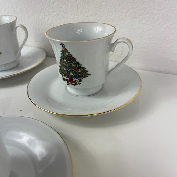 Vintage Sea Gull Fine ChineaChristmas  holiday tea cups &  saucers - Picture 6 of 13